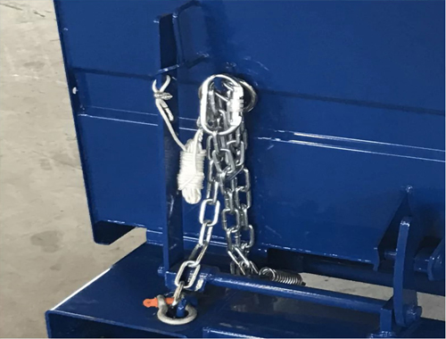 Chaîne en acier pour sécuriser la manipulation de la benne et câble en nylon pour l'ouverture manuelle de la benne